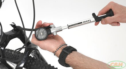 hustilka MAX1 Shock Sport Armour 600 PSI s manometrem