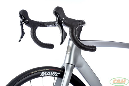 28" kolo APACHE Gila RS3 (54 cm) stříbrná